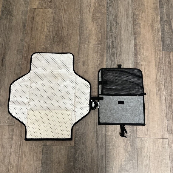 Skip Hop Portable Baby Changing Station Cushioned Diaper Pad - Picture 3 of 4